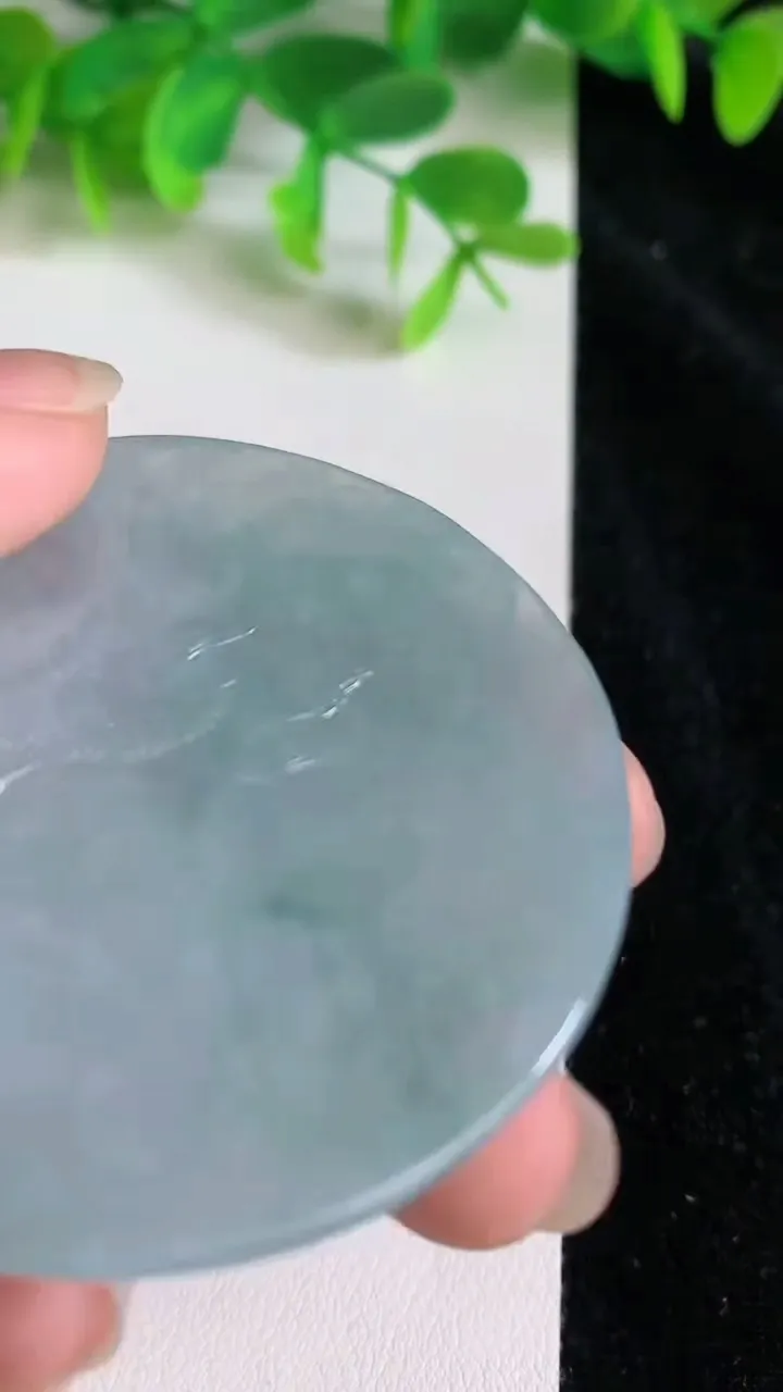 天然A货翡翠龙牌吊坠，尺寸53-5.4，重量:30.68g
6月22日