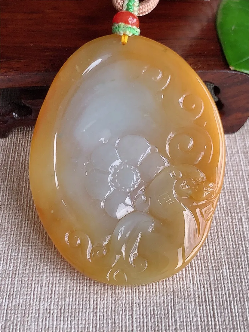 天然A货翡翠黄翡大日如来吊坠尺寸65.2×49.6×10m量65.60g 0621