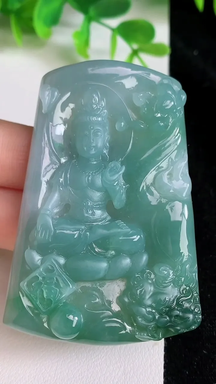 天然A货翡翠文殊菩萨吊坠，尺寸64.3-44.4-8.8，重量:49.22g
6月23日