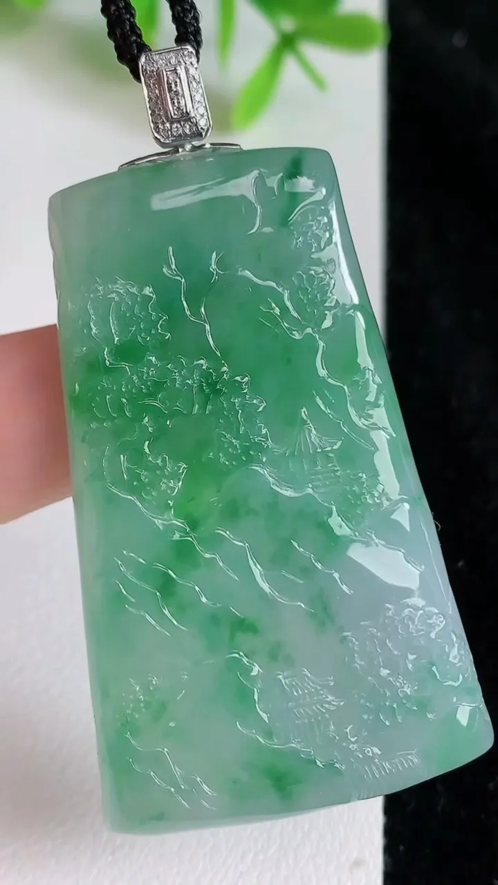天然A货翡翠山水牌吊坠，尺寸50.3-30-5.4，重量:23.86g
6月23日