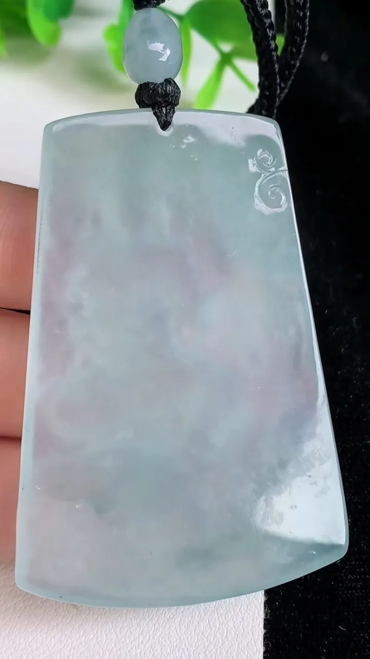 天然A货翡翠飘花普贤菩萨吊坠，尺寸61-42-5.8，重量:36.84g
6月23日