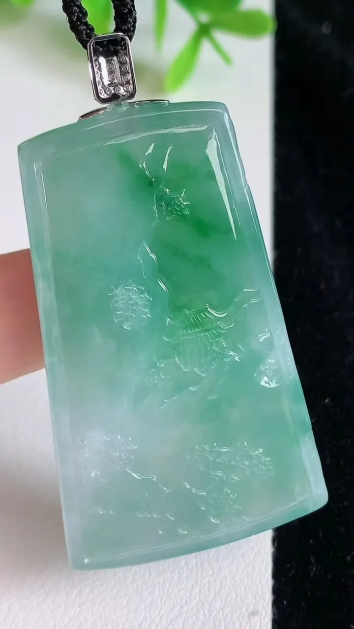 天然A货翡翠山水牌吊坠，尺寸50.3-30-5.4，重量:23.86g
6月23日
