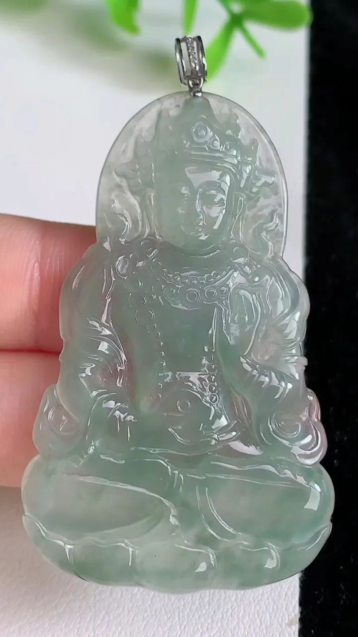 天然A货翡翠度母吊坠，尺寸54-33.2-3.8，重量:13.00g
6月23日