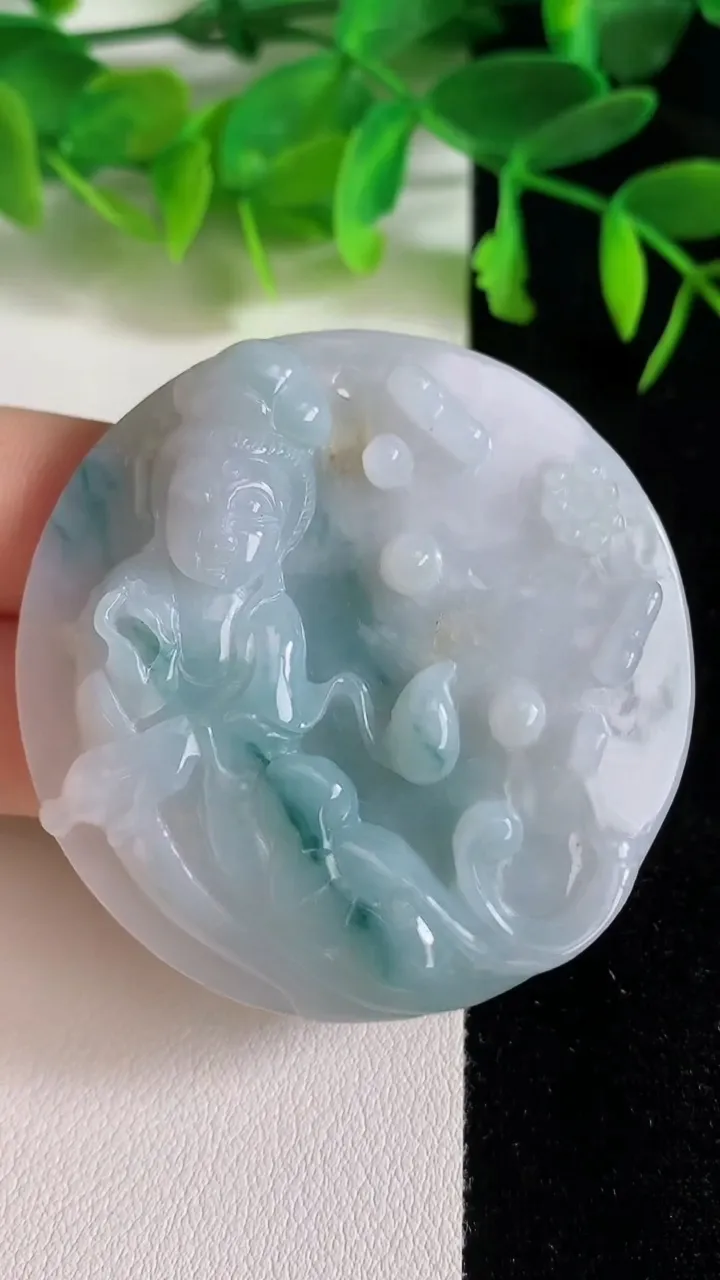 天然A货翡翠飘花观音菩萨吊坠，尺寸50-9，重:36.58g
6月23日