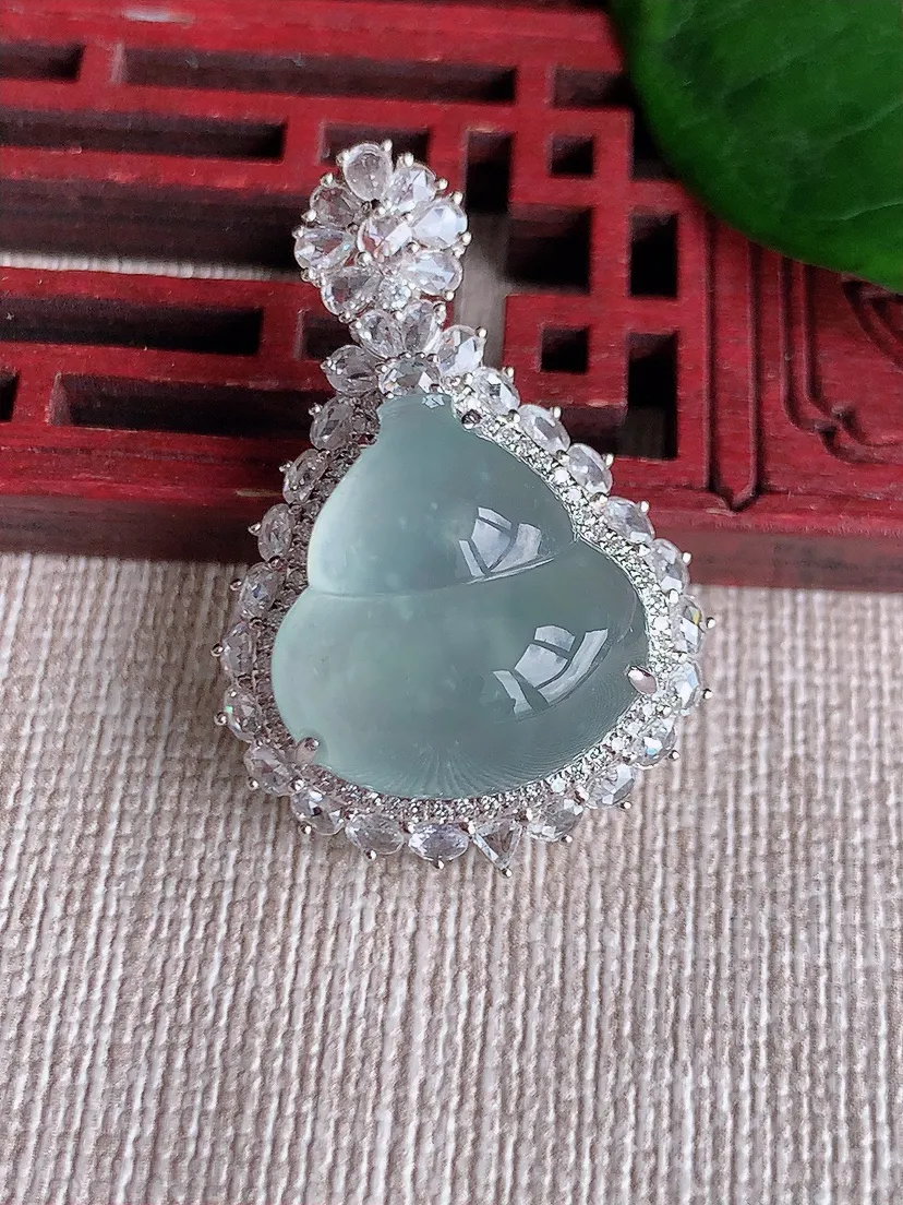 天然A货翡翠18K金伴白月光葫芦吊坠尺寸33.7×22.8×11.7裸石17.3×16.4m量7.87g 0621