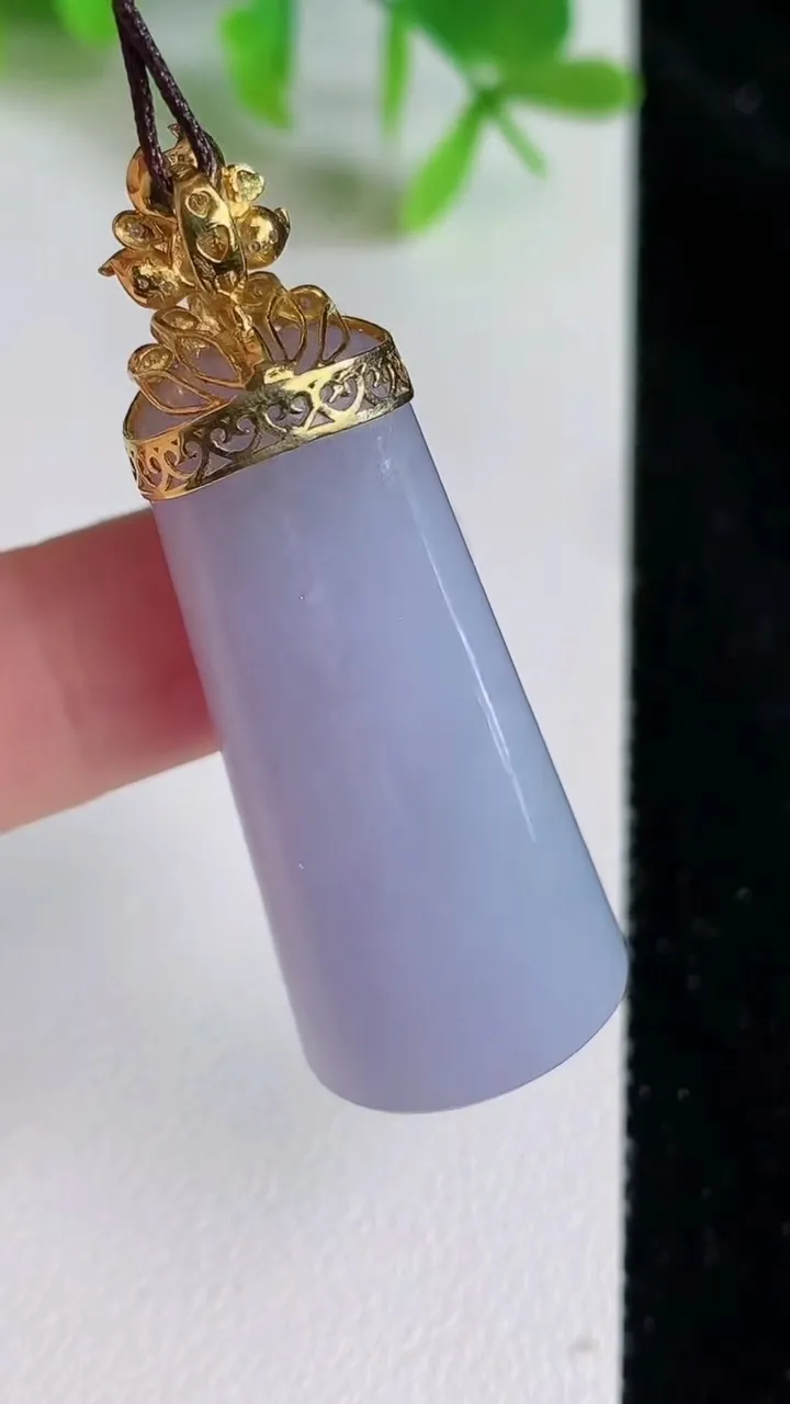 天然A货翡翠18k金紫罗兰平安柱吊坠，尺寸40.5-16.8-11.4，重量:17.85g
6月23日