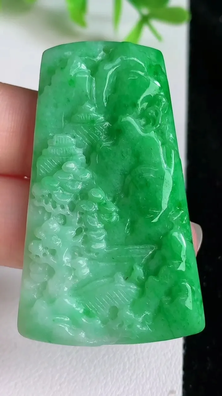 天然A货翡翠山水牌吊坠，尺寸50-30.5-5.3，重量:19.24g
6月23日