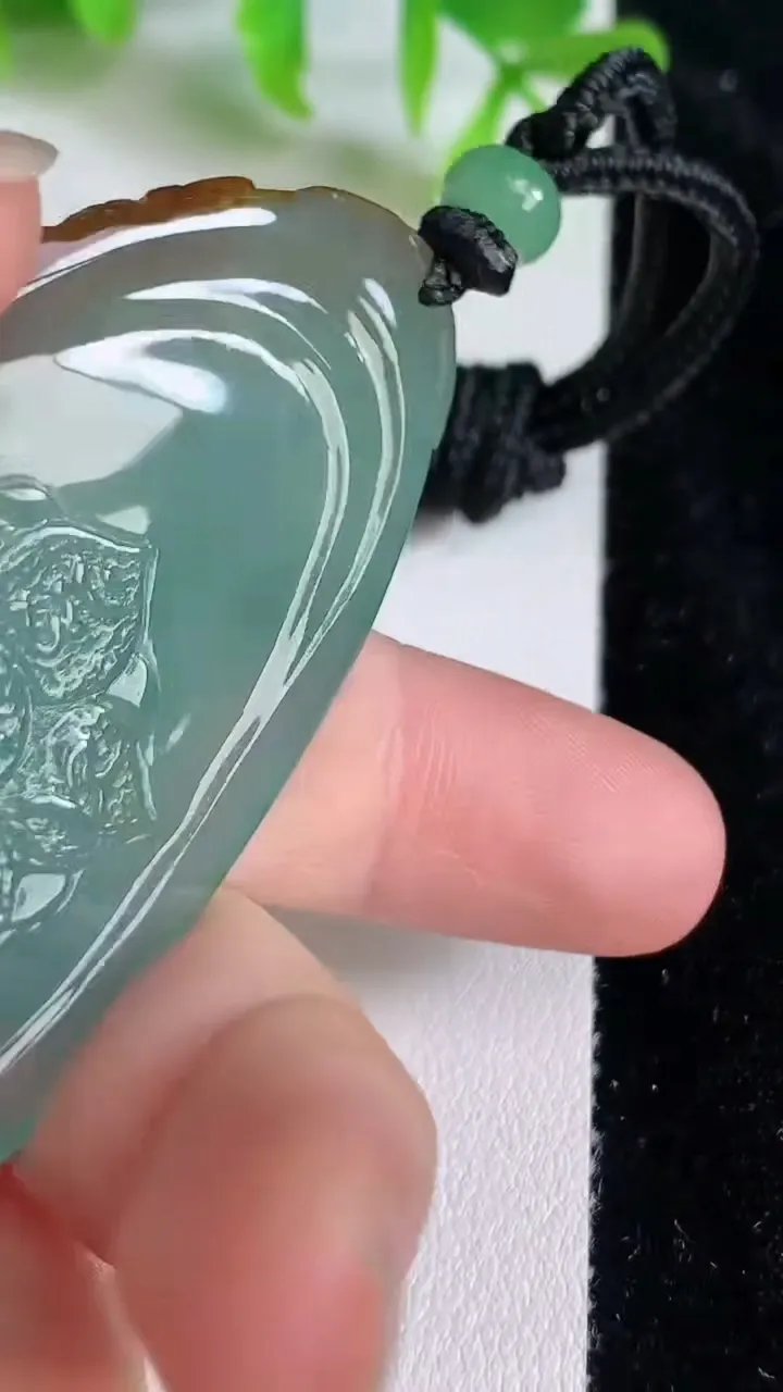 天然A货翡翠种双彩凤凰观音吊坠，尺寸63.2-38.8-8.2，重量:39.21g
6月23日