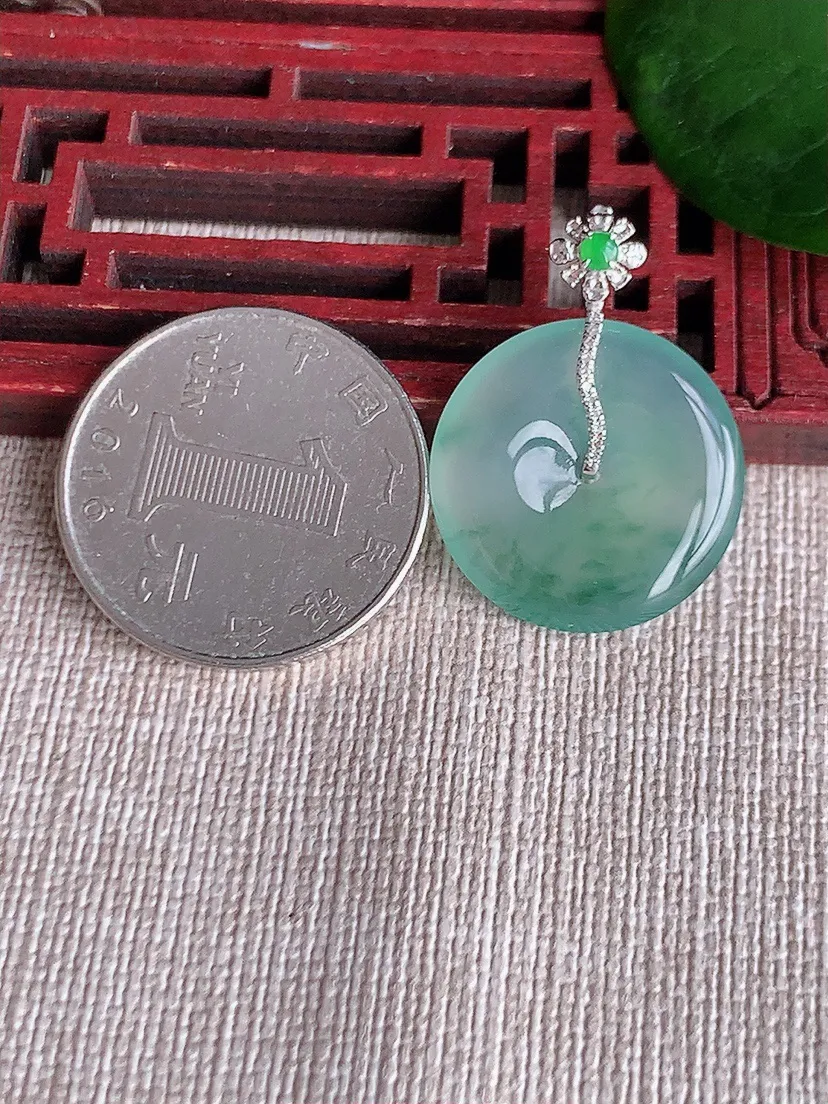天然A货翡翠18K金伴飘花平安扣吊坠尺寸28×20.5×3.7m量3.82g 0621