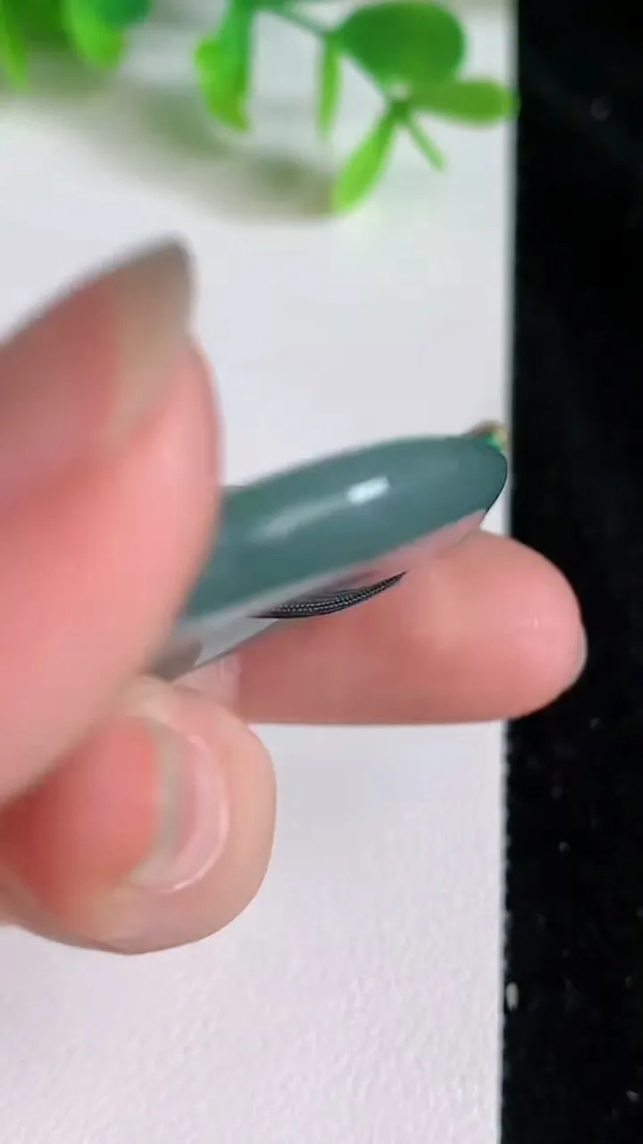 天然A货翡翠飘花平安扣吊坠，尺寸35-5.6，重量:15.28g
6月23日