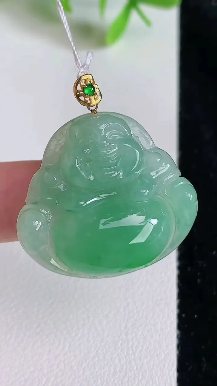 天然A货翡翠佛公吊坠，尺寸25.8-28.8-6，重量:6.94g
6月23日