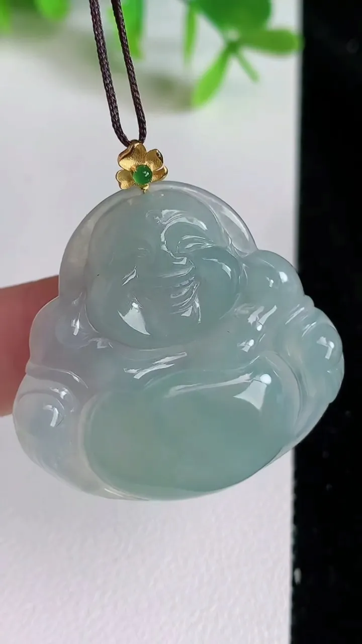 天然A货翡翠佛公吊坠，尺寸39.8-35.2-5.6，重量:10.38g
6月23日
