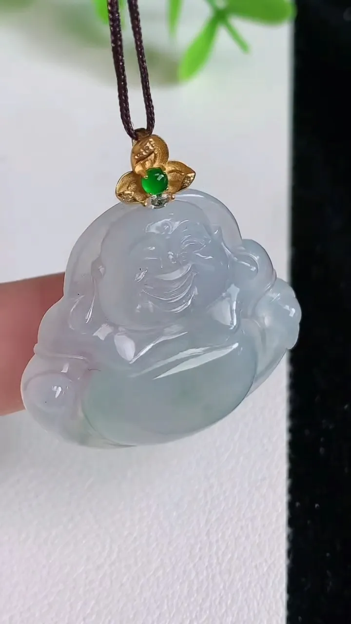 天然A货翡翠种飘花佛公吊坠，尺寸33-31.4-5.8，重量:8.45g
6月23日