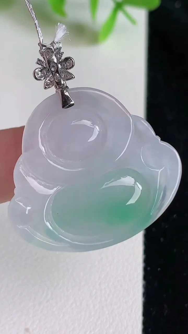 天然A货翡翠佛公吊坠，尺寸27-31.4-6.8，重量:9.48g
6月23日