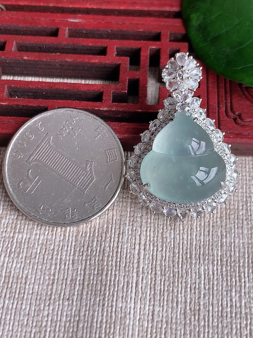 天然A货翡翠18K金伴白月光葫芦吊坠尺寸33.7×22.8×11.7裸石17.3×16.4m量7.87g 0621