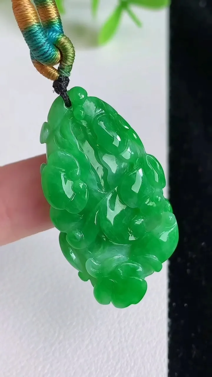 天然A货翡翠白菜吊坠，尺寸37-20-8，重量:11.22g
6月23日
