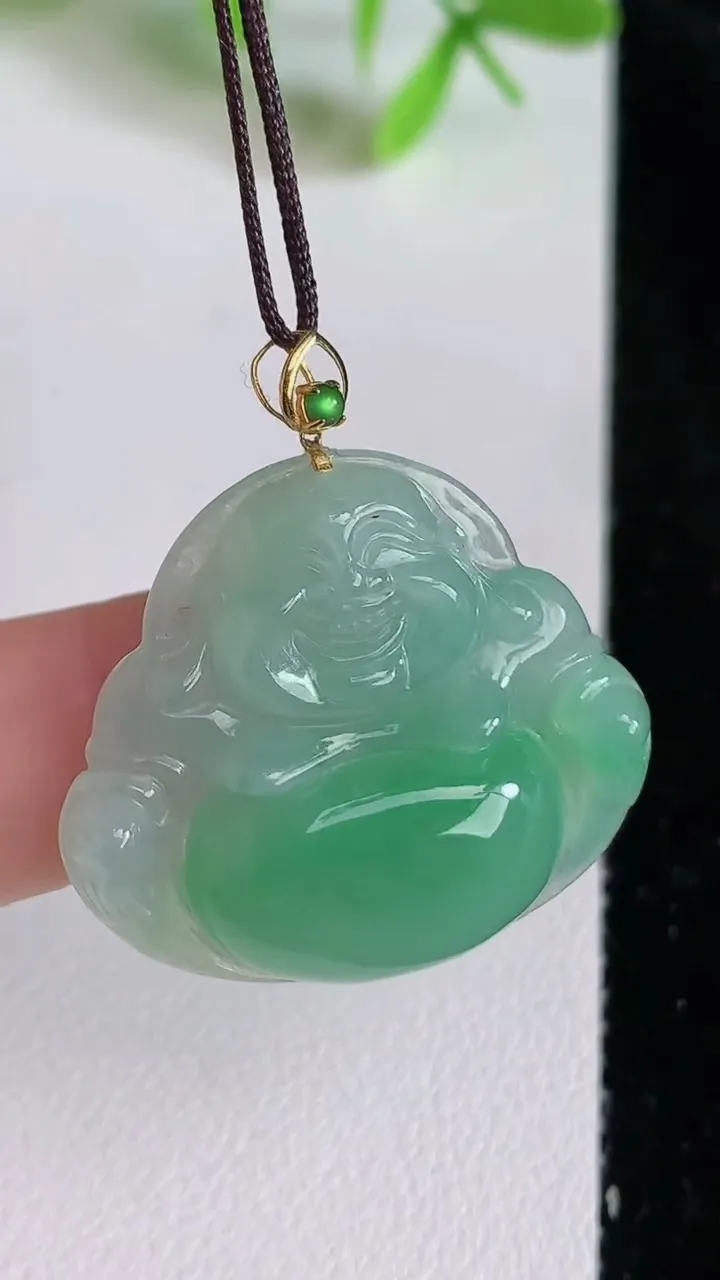 天然A货翡翠佛公吊坠，尺寸26.4-29.5-5.6，重量:6.52g
6月23日