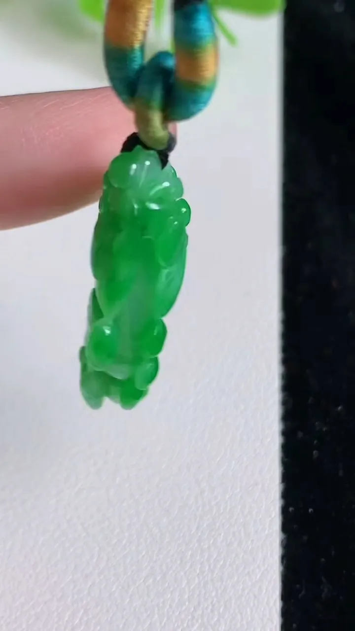 天然A货翡翠白菜吊坠，尺寸37-20-8，重量:11.22g
6月23日