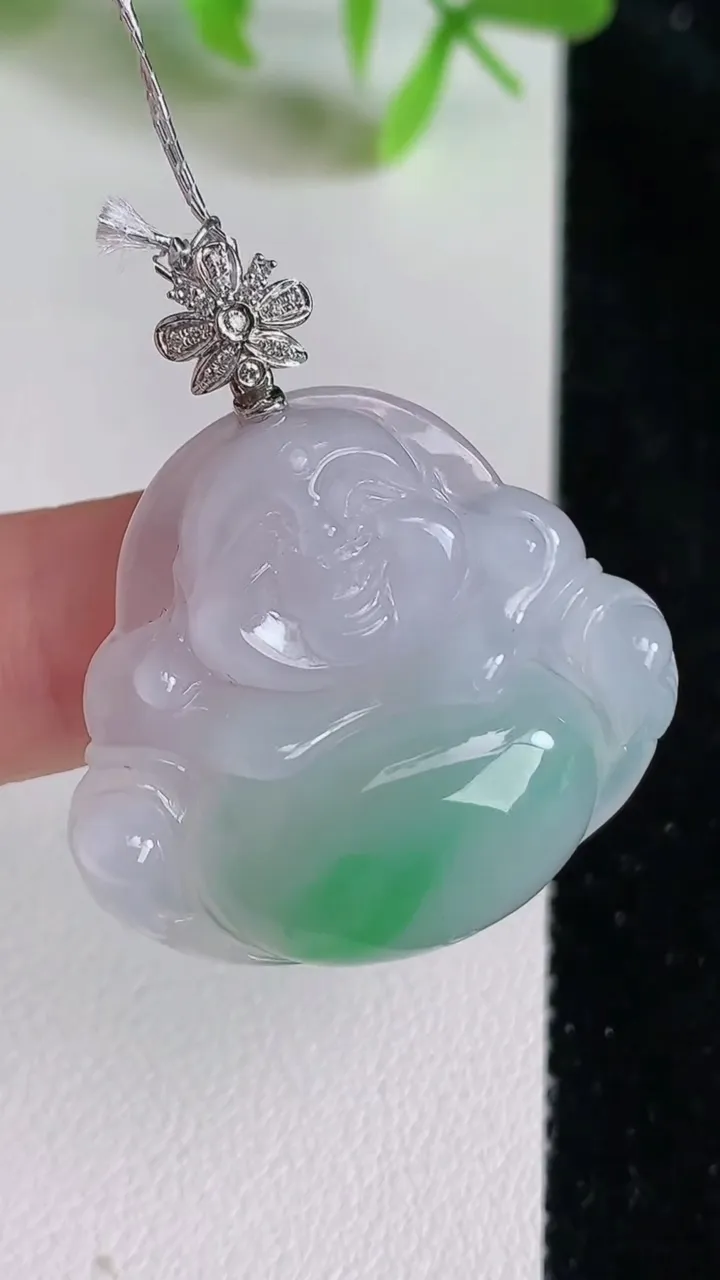 天然A货翡翠佛公吊坠，尺寸27-31.4-6.8，重量:9.48g
6月23日