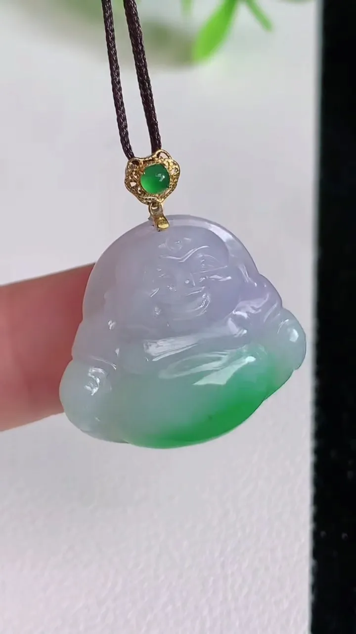 天然A货翡翠佛公吊坠，尺寸21.4-23-5.4，重量:4.66g
6月23日