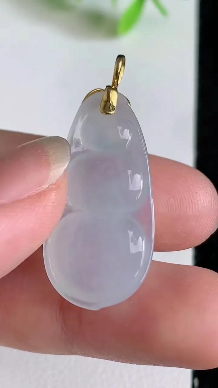 天然A货翡翠种福豆吊坠，尺寸29-14.6-5.3，重量:4.52g
6月23日