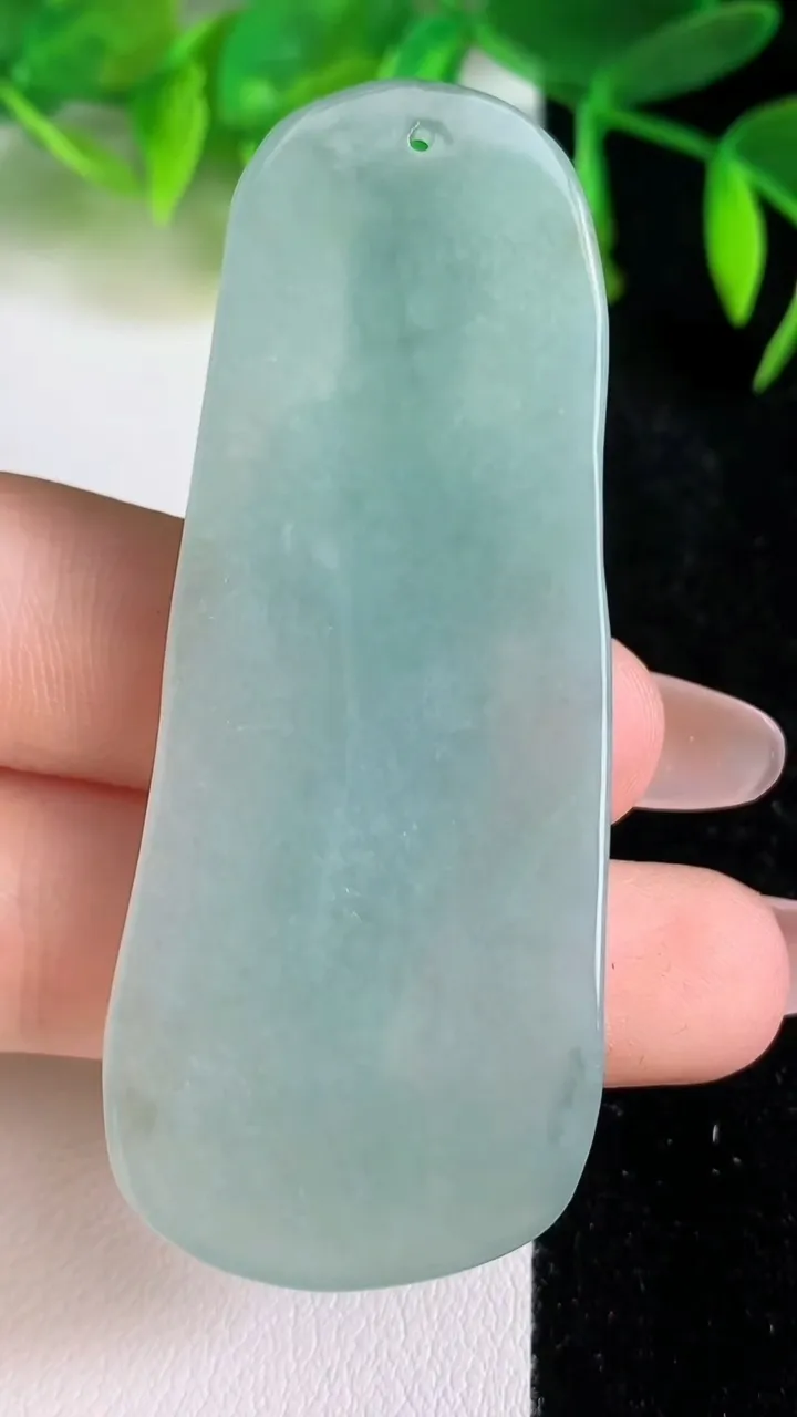 天然A货翡翠观音菩萨吊坠，尺寸63.3-26.4-5.2，重:17.55g
6月23日