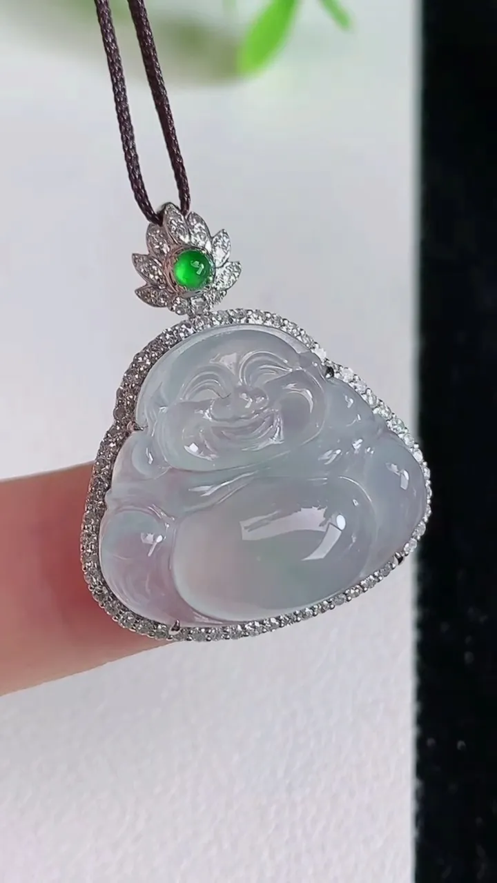 天然A货翡翠佛公吊坠，尺寸26.8-22.3-8.8，裸石17.6-20.2重量:5.00g
6月23日