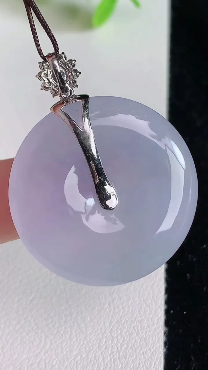 天然A货翡翠18k金紫罗兰平安扣吊坠，尺寸29.7-5.5，重量:11.22g
6月23日
