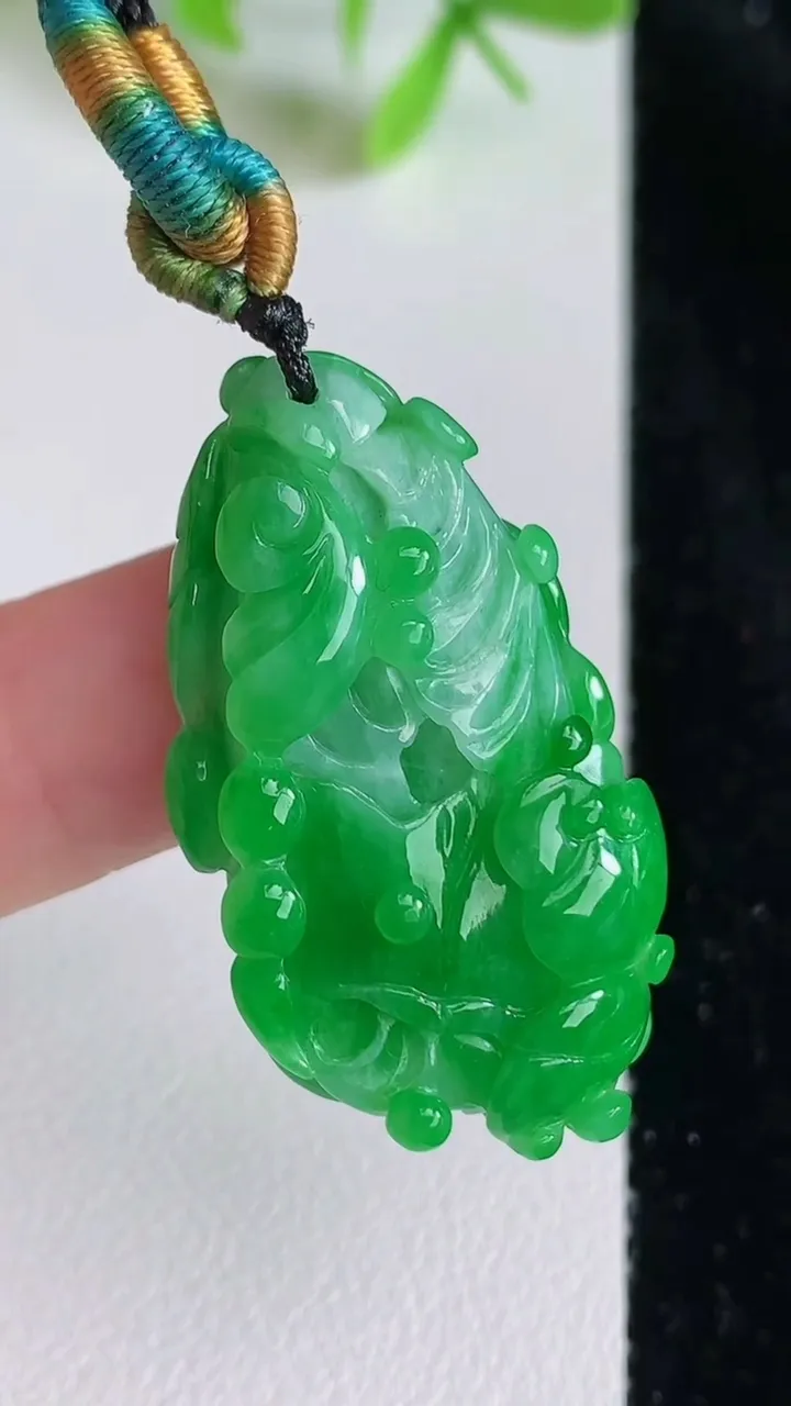 天然A货翡翠白菜吊坠，尺寸37-20-8，重量:11.22g
6月23日