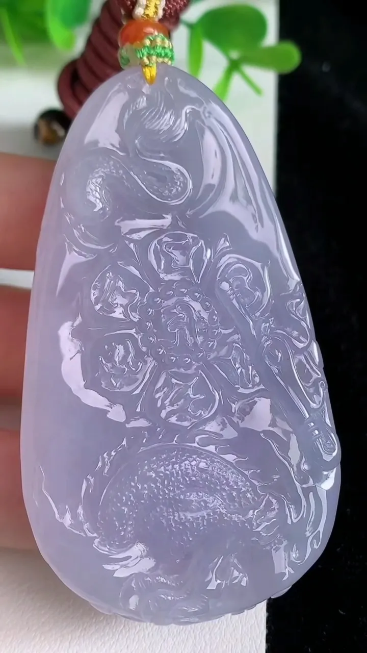天然A货翡翠紫罗兰御龙观音菩萨吊坠，尺寸68.6-39.7-11.3，重量:60.48g
6月23日