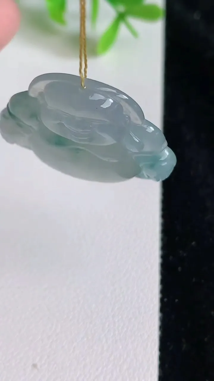 天然A货翡翠种飘花佛公吊坠，尺寸27.6-32.5-6.2，重量:8.91g
6月23日