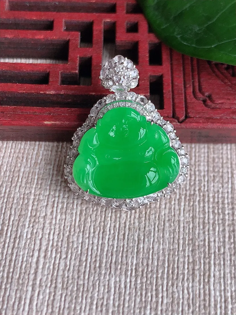 天然A货翡翠18K金伴阳绿佛公吊坠尺寸26×21.2×8.4裸石14.8×17.4m量5.26g 0621
