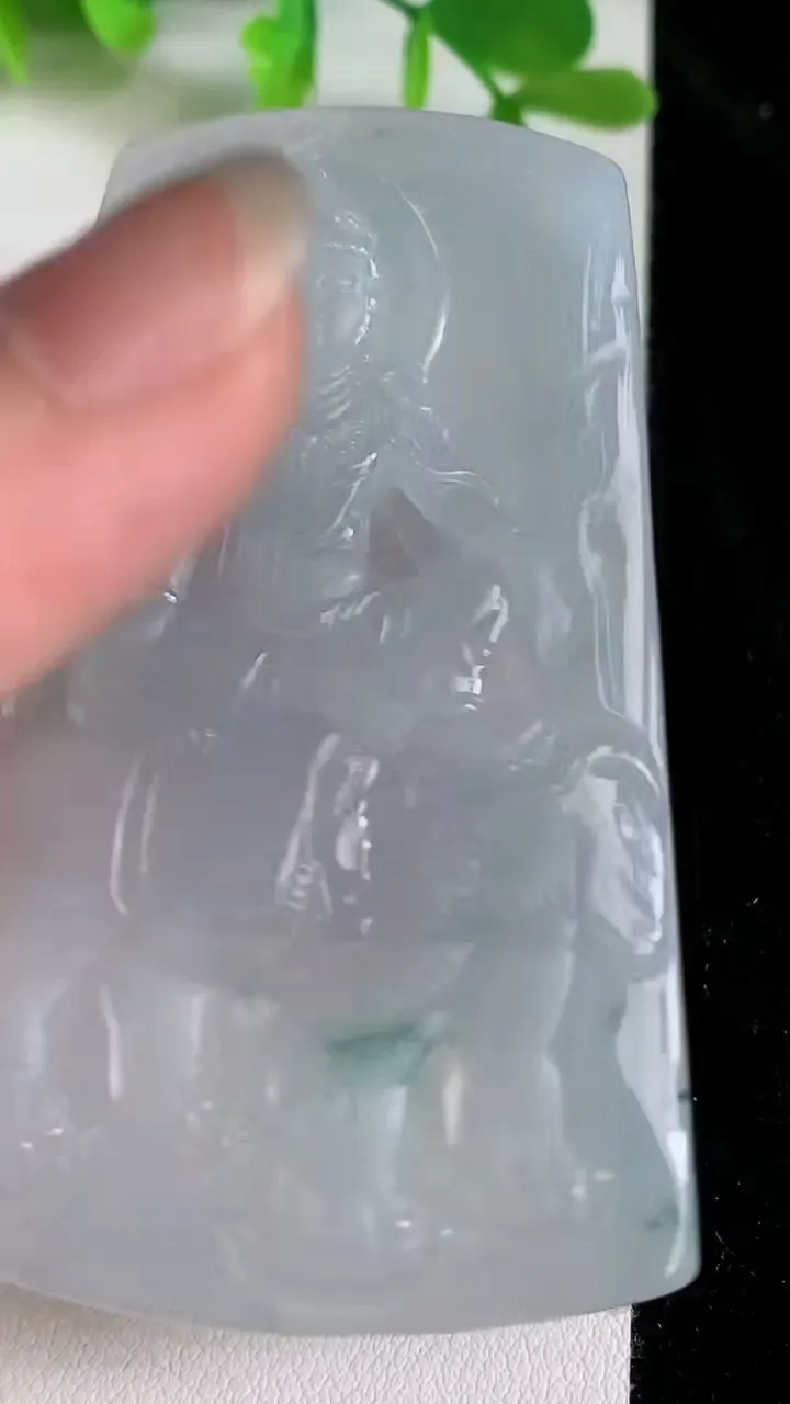 天然A货翡翠飘花普贤菩萨吊坠，尺寸70.2-44.6-5，重量:31.75g
6月23日
