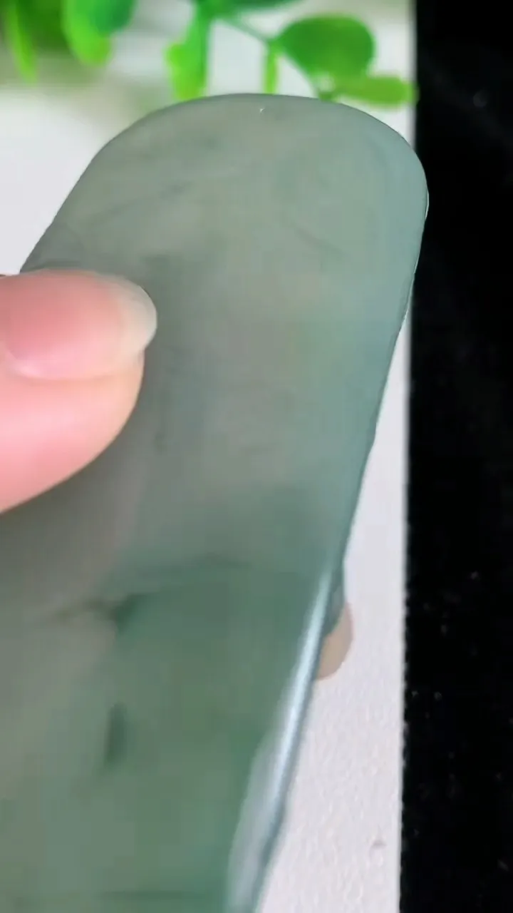 天然A货翡翠普贤菩萨吊坠，尺寸63-36.6-5.8，重量:30.22g
6月23日
