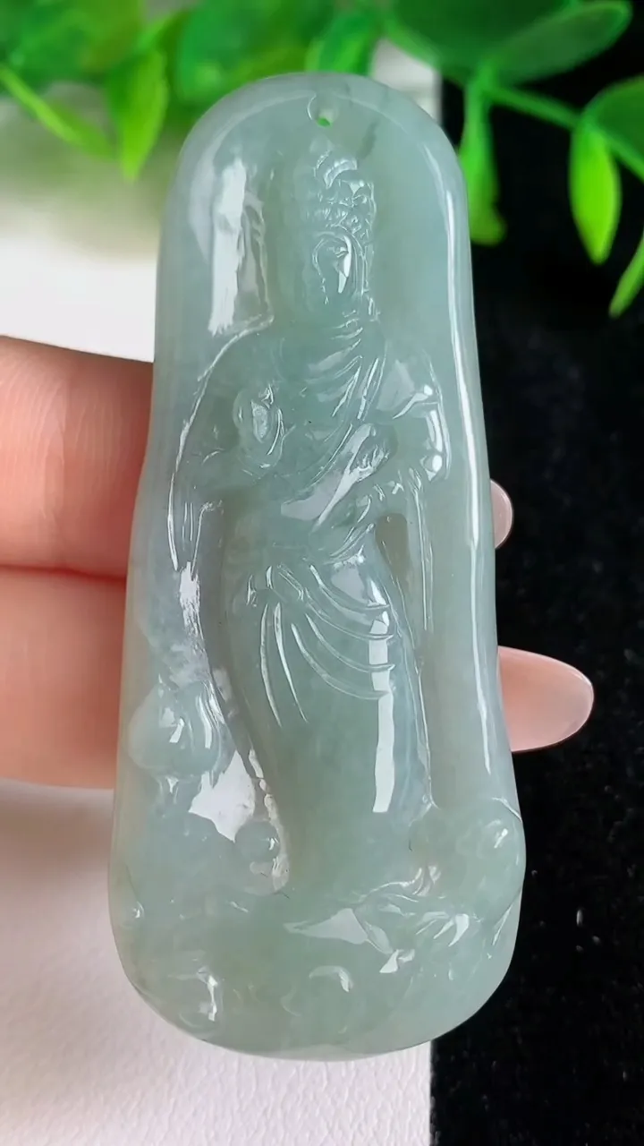 天然A货翡翠观音菩萨吊坠，尺寸63.3-26.4-5.2，重:17.55g
6月23日