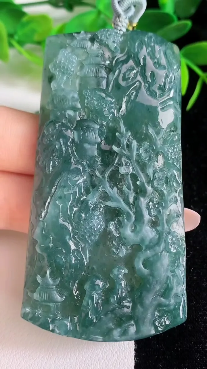 天然A货翡翠蓝水山水牌吊坠，尺寸75.6-39-6.8，重:42.96g
6月23日