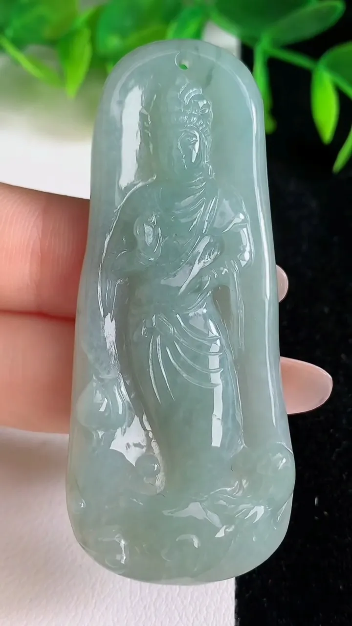 天然A货翡翠观音菩萨吊坠，尺寸63.3-26.4-5.2，重:17.55g
6月23日