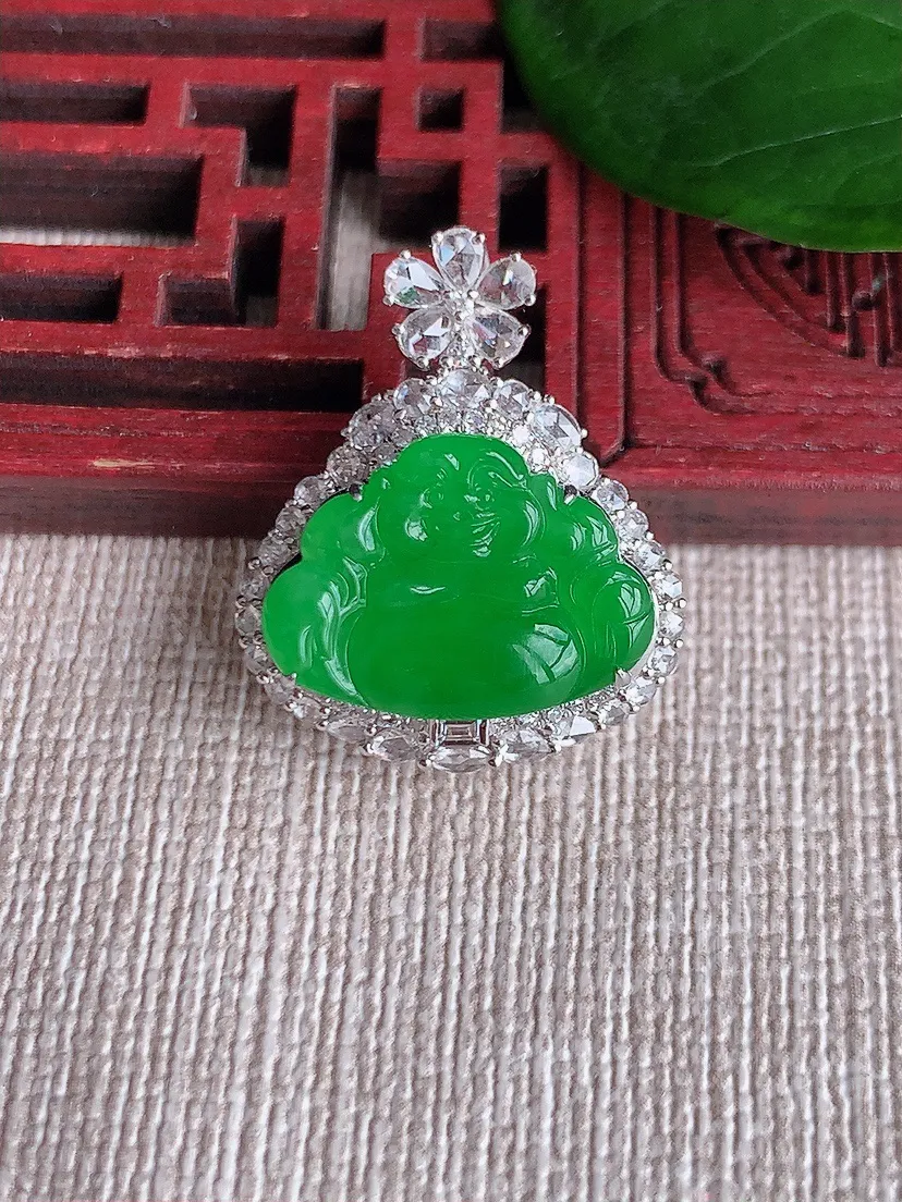 天然A货翡翠18K金伴阳绿佛公吊坠尺寸24.2×20×10.6裸石12×16.6m量5.00g 0621