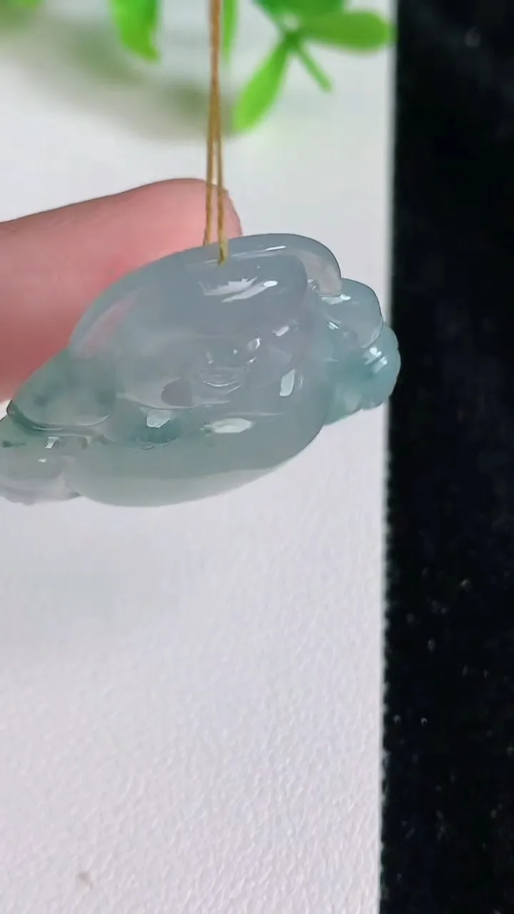 天然A货翡翠种飘花佛公吊坠，尺寸27.6-32.5-6.2，重量:8.91g
6月23日