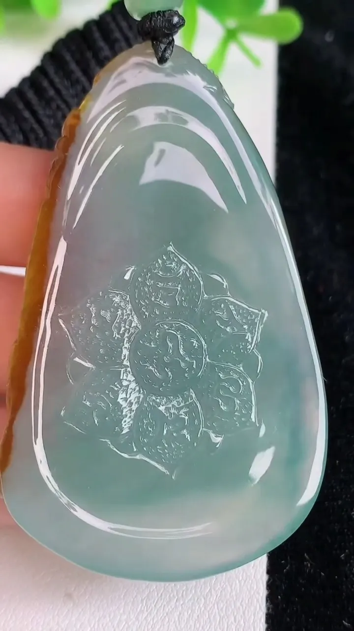 天然A货翡翠种双彩凤凰观音吊坠，尺寸63.2-38.8-8.2，重量:39.21g
6月23日