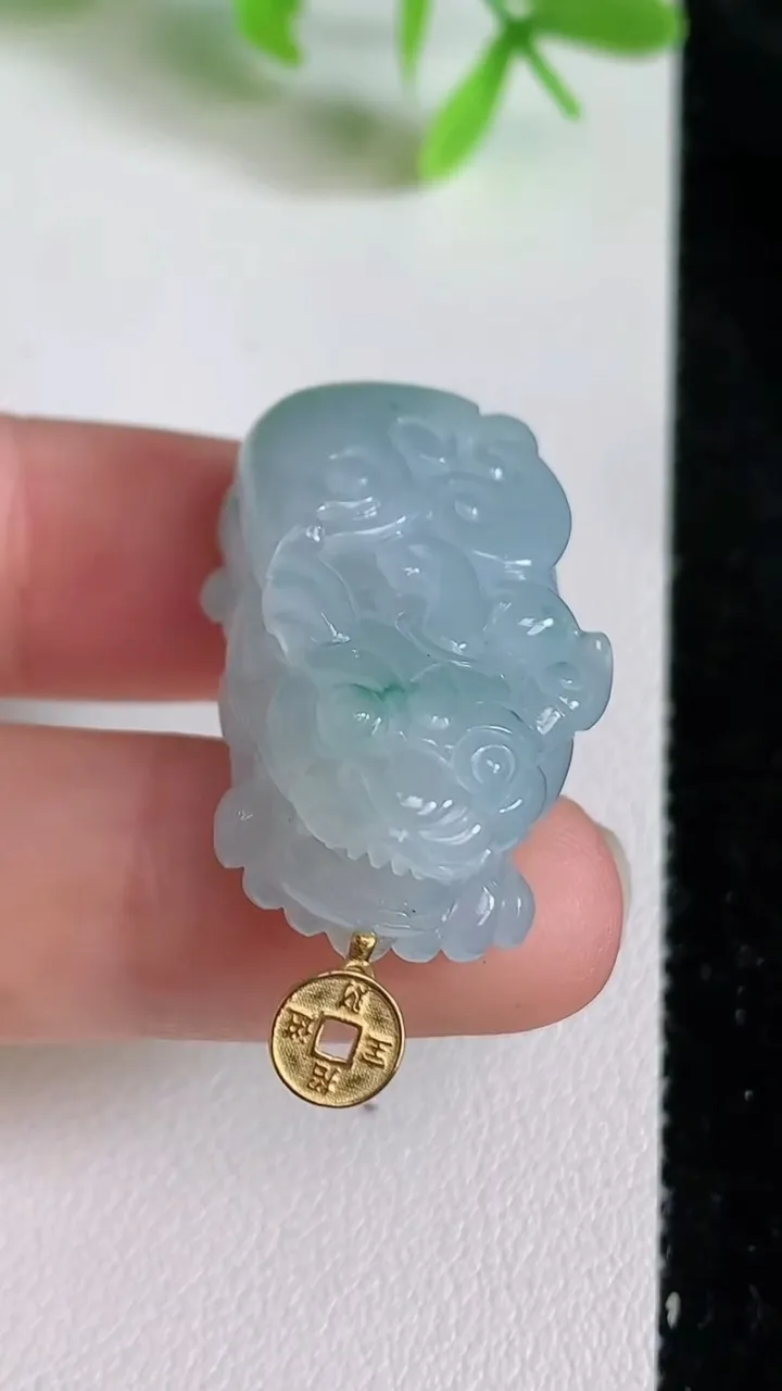 天然A货翡翠貔貅吊坠，尺寸30.3-17-12.4，重量:14.54g
6月23日