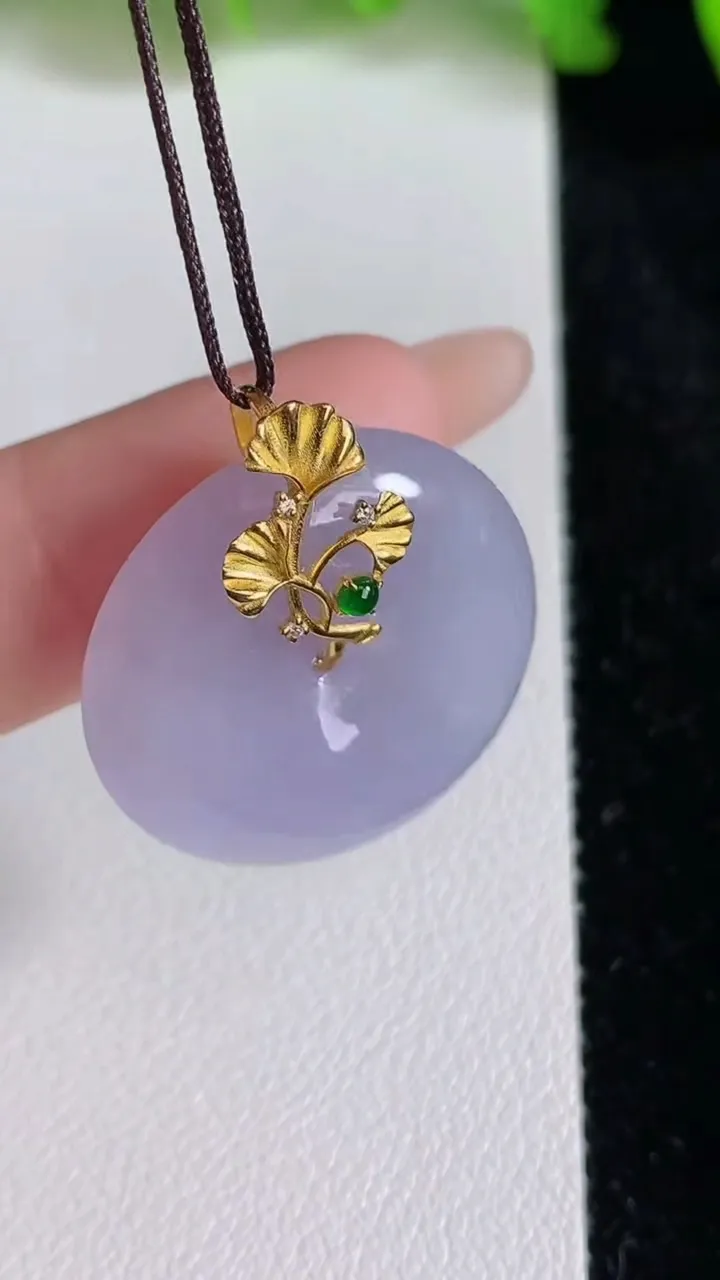 天然A货翡翠18k金紫罗兰平安扣吊坠，尺寸24-6，重量:7.98g
6月24日