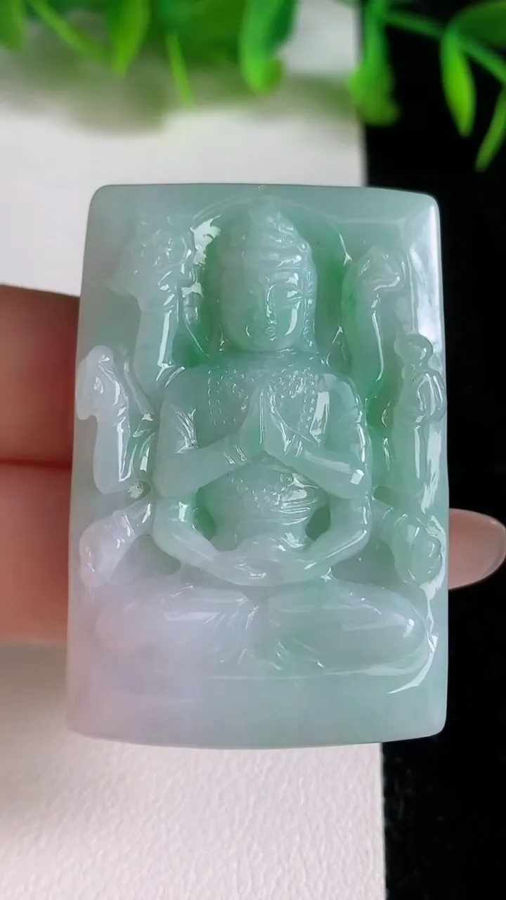 天然A货翡翠千手观音吊坠，尺寸45.5-30.6-6.8，重量:23.67g
6月24日
