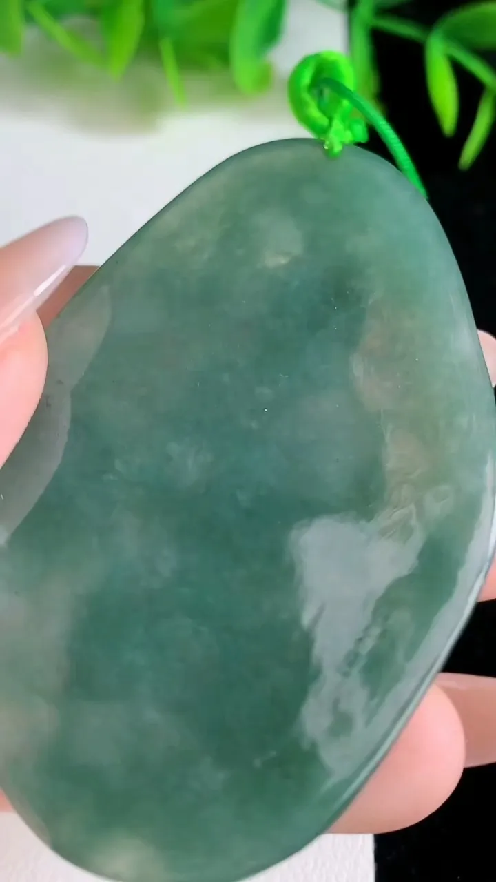 天然A货翡翠文殊菩萨吊坠，尺寸63.7-39.3-5.2，重量:25.00g
6月24日