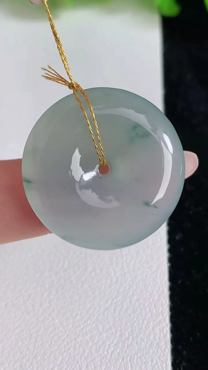 天然A货翡翠飘花平安扣吊坠，尺寸25.3-5，重量:6.35g
6月24日