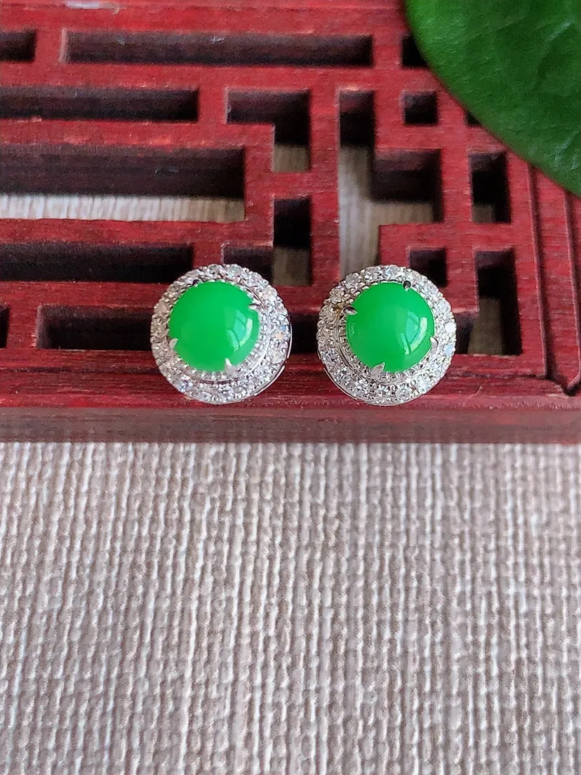 天然A货翡翠18K金伴钻镶嵌满绿蛋面耳钉 尺寸4.7mm 重量1.53g 0622