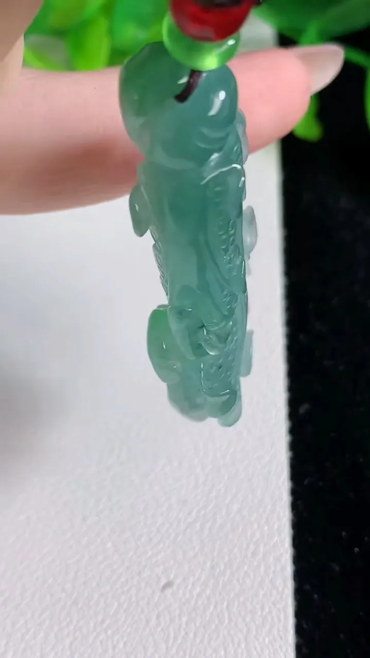 天然A货翡翠白菜吊坠，尺寸45.8-23.8-8.8，重:14.57g
6月24日
