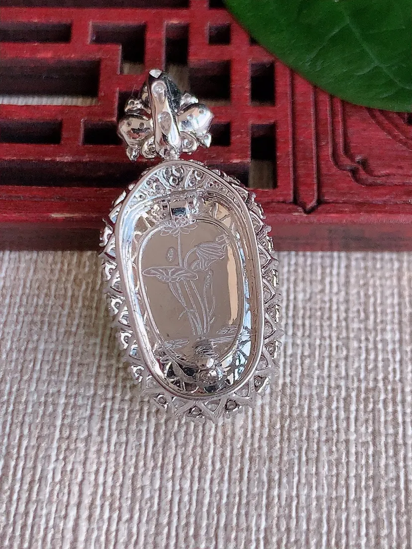 天然A货翡翠18K金伴飘绿叶子金枝玉叶吊坠尺寸33.3×15.4×8.5裸石18.3×11m量4.7