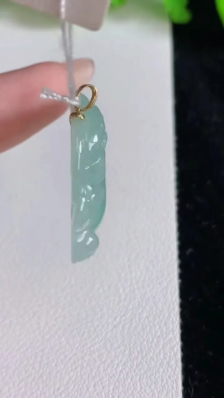 天然A货翡翠佛公吊坠，尺寸23.5-30.7-6重量:6.18g
6月24日