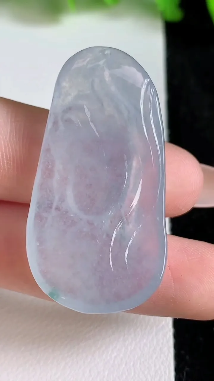 天然A货翡翠冰种飘花观音头吊坠，尺寸41.5-22-5.4，重量:10.21g
6月24日